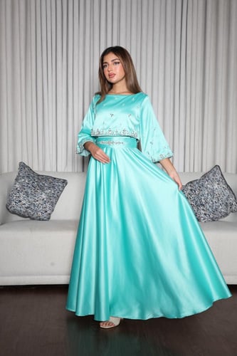 فستان تفته بتطريز يدوي وحزام