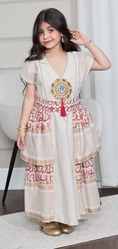 جلابيه بناتي بنقش الحروف العربيه