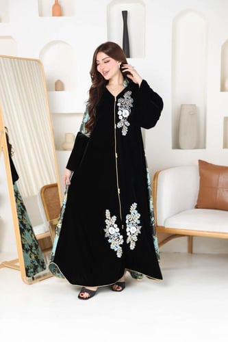 جلابيه مخمل بتدخيلت الجاكار وكلفه مطرزه