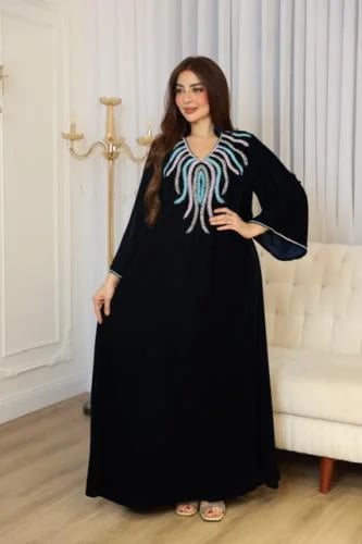 جلابيه مخمل بتطريز يدوي بالصدر