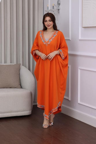 جلابية استقبال بتطريز يدوي