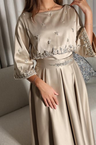 فستان تفته بتطريز يدوي وحزام