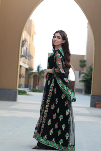 جلابية نشل مطرزة بخامة التل