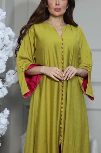 جلابيه ساده بزرار مطرز بالفصوص