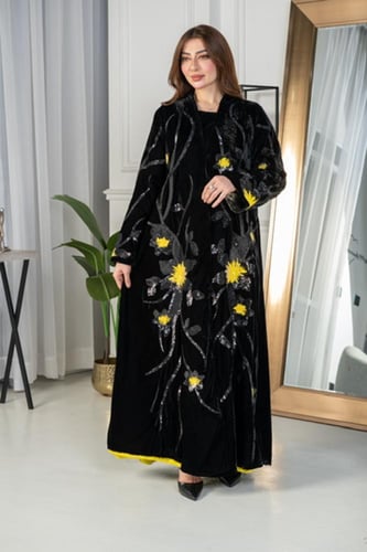 عبايه مخمل بكلفه مطرزه بدون البطانه