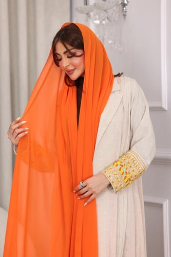 عباية لينن بتطريز بالاكمام