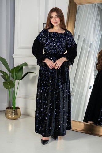 جلابيه مخمل مموج وكلفه مطرزه بالصدر