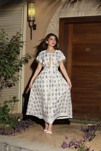 جلابيه لينن مطرزه باكمام قصيره