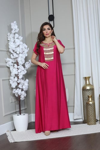 جلابيه بخام سويسري بتطريز بالصدر