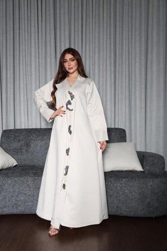 عبايه بتطريز يدوي بخام التفته