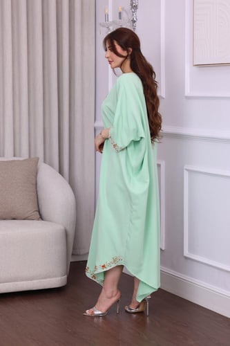 جلابية استقبال بتطريز يدوي