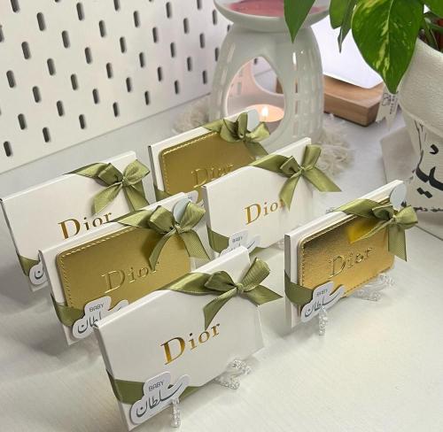 Mirrors Dior with name and straps with the base
