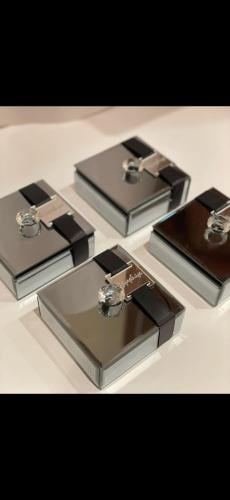 Mirror boxes, return boxes, and accessories, coordination upon request