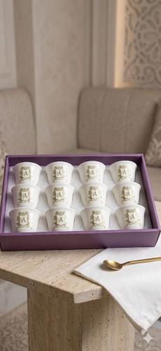 Boxed cup distributions with custom design