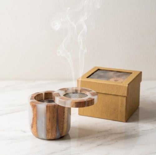 Rattan incense holder with an elegant box, perfect for gifts and distributions.