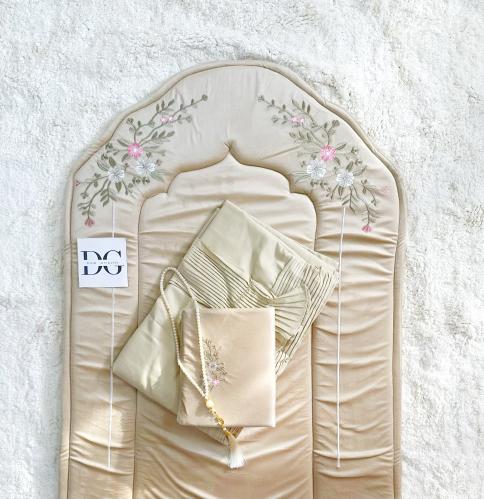 المجموعة المقام