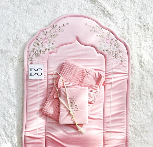 المجموعة المقام