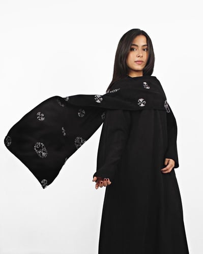 عباية اللؤلؤ الاسود