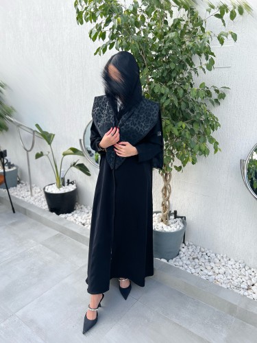 عباية من السيراميك والجلد