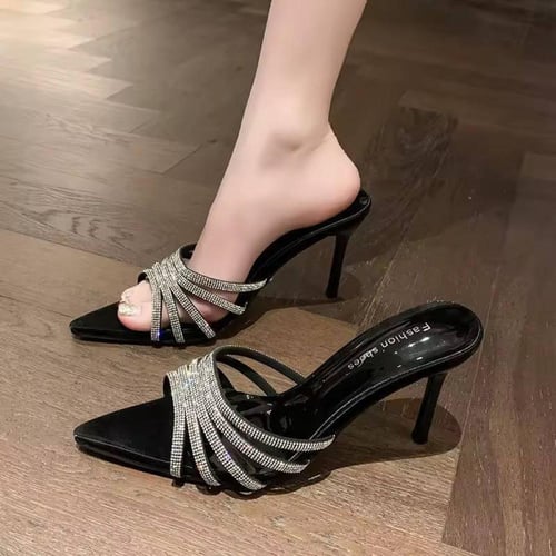 حذاء بكعب عالي