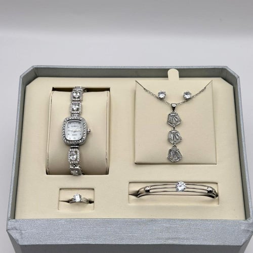 طقم ساعة مع إكسسوارات