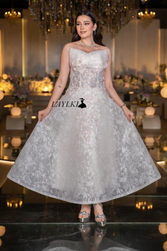 Shiny silver dress with a wide cut without sleeves