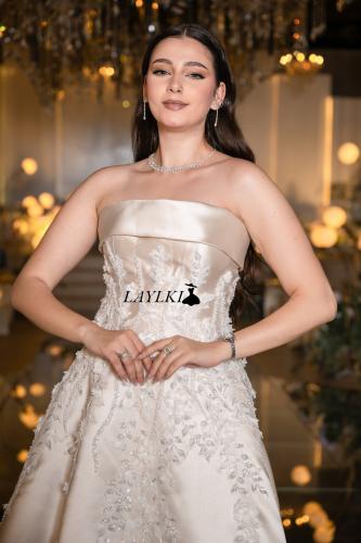 Off-white dress embroidered with luxurious pearl details