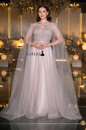A dress with falling sleeves for the evening.