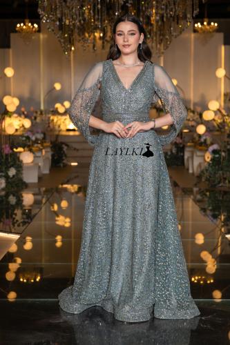 Gray dress embroidered with wide tulle sleeves