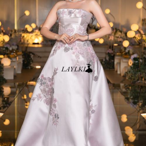 Lilac dress embroidered with soft pink details