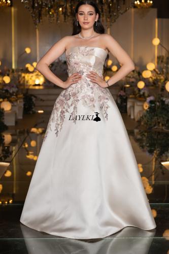Off white dress embroidered with luxurious pink roses