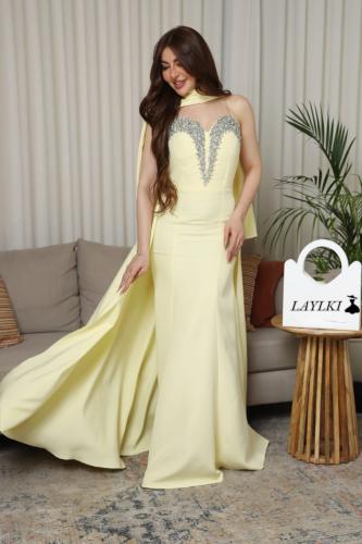 Lemon-colored dress embroidered with a silver cape