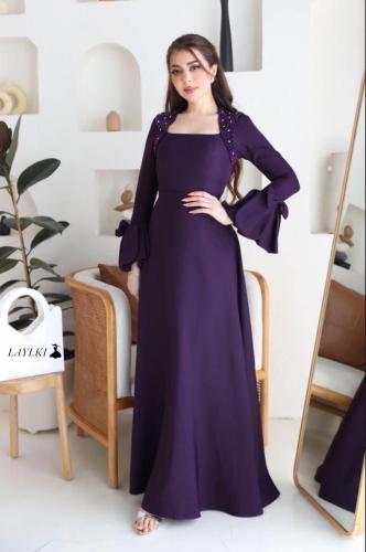 A purple dress embroidered with bow sleeves