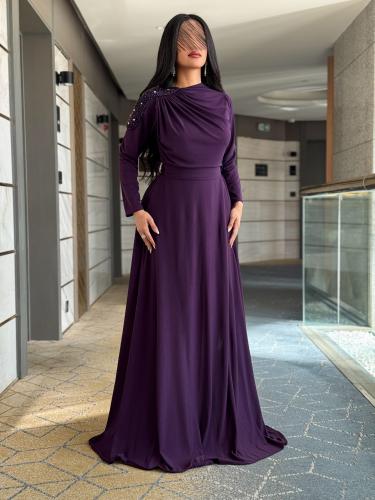 Elegant evening dress with long sleeves