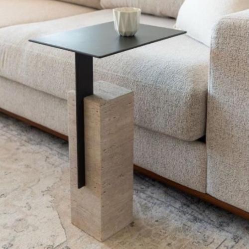 طاولة جانبية