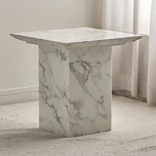 طاولة جانبية