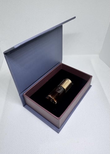 دهن عود كمبودي بعلبة فاخرة