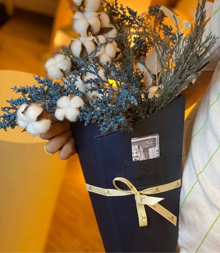 بوكيه جلد بدون الورد