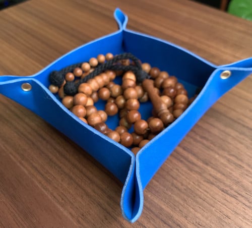 قاعدة جلد أزرق