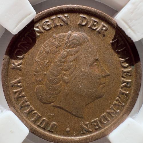 عملة هولندا 1958م مع غلاف مسكوكة