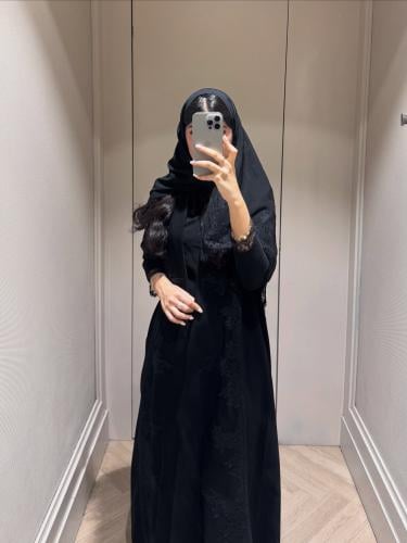 عبايه كريب سراميك مع دانتيل
