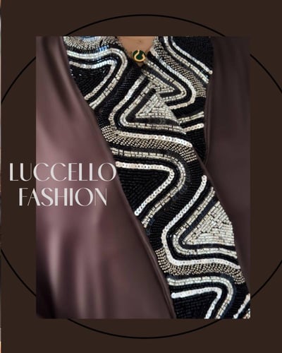 عباية كريب مع اضافة شك يدوي أسود وابيض