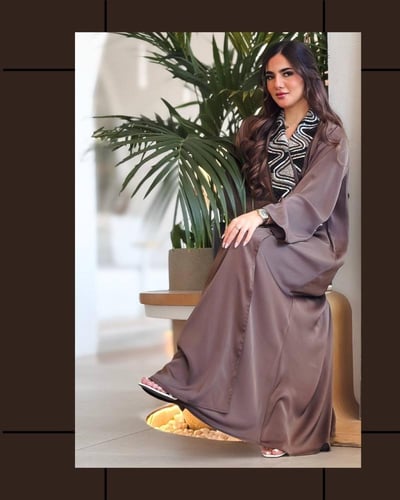 عباية كريب مع اضافة شك يدوي أسود وابيض