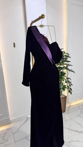 فستان مخمل بلون موف غامق