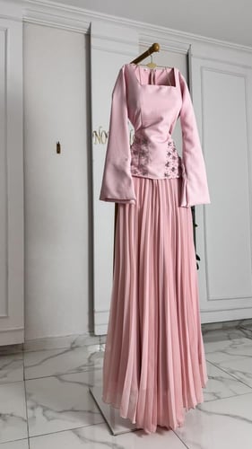 طقم مميزه بتنوره بتكسيره بليسيه