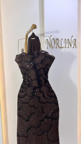 فستان بلون الموكا الداكن