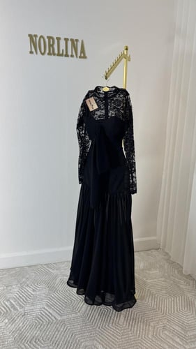 فستان اسود أنيق وناعم