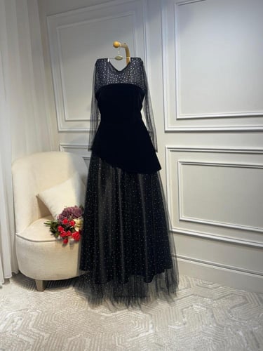 فستان جوخ مرصع فصوص