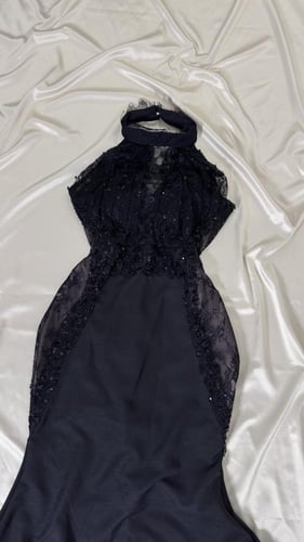 فستان كلاسيكي بالدانتيل