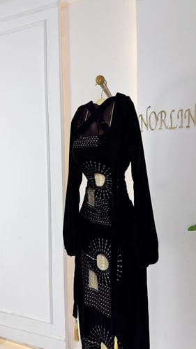 فستان قطيفه بتطريز كمبيوتر بشكل راقي